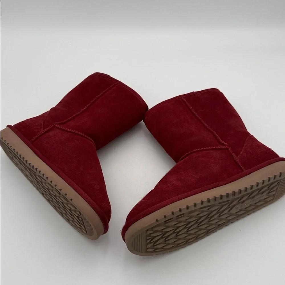 Koolaburra Ugg Women Burgundy Suede Winter Boots 8 slip on faux fur lined comfy